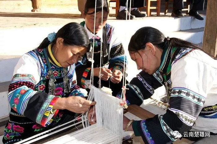 火草纺织 图源：“云南楚雄网”微信公众号