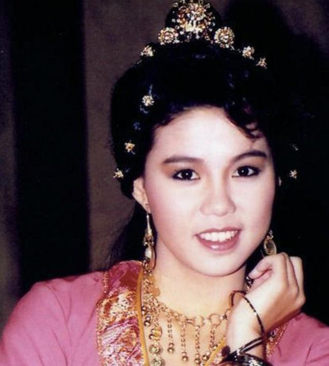 53岁刘美娟任选美评判罕见露脸,身材明显发福,自曝和平解约邵氏|飞虎之潜行极战|刘美娟|邵氏