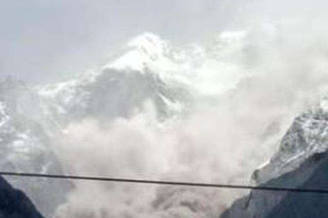 五一期间,玉龙雪山山体崩塌!网友:不要塌啊!还没去过呢_新浪新闻