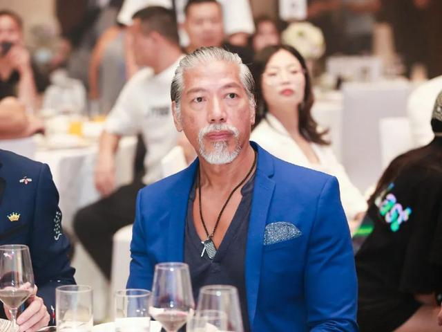 乌鸦变白鸦!香港四大恶人张耀扬被曝近照:头发胡须全白俨如老伯