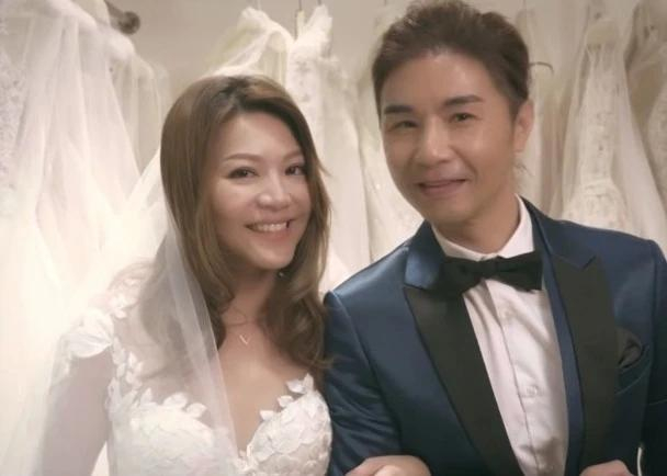 TVB林晓峰离婚后首现身,避谈前妻被曝出轨一事,借口快步离开|_新浪娱乐_新浪新闻