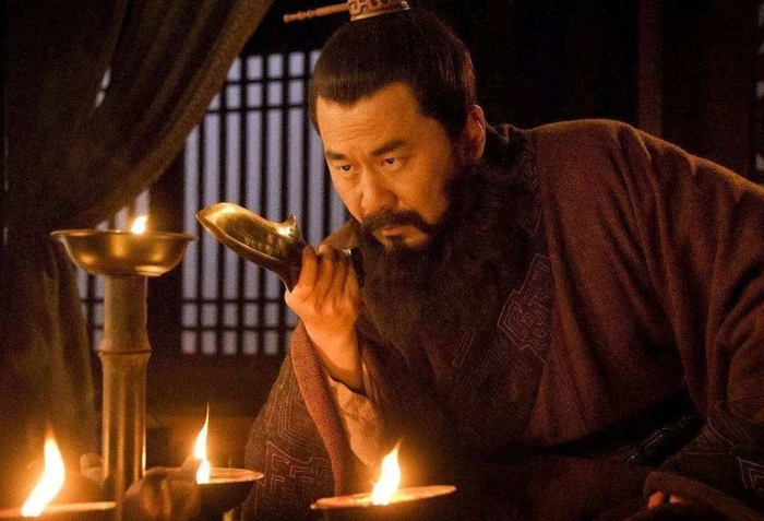 刘备爱哭妇孺皆知,可正史中他只哭了6次,比曹操还少了1次