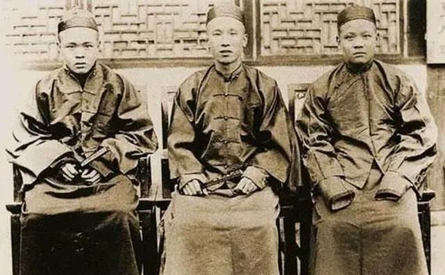 回眸清朝:融合历史的华服,穿出自己的个性