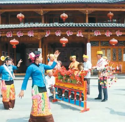 帕连村民跳起傣族嘎光嘎秧舞 五合乡文化站供图