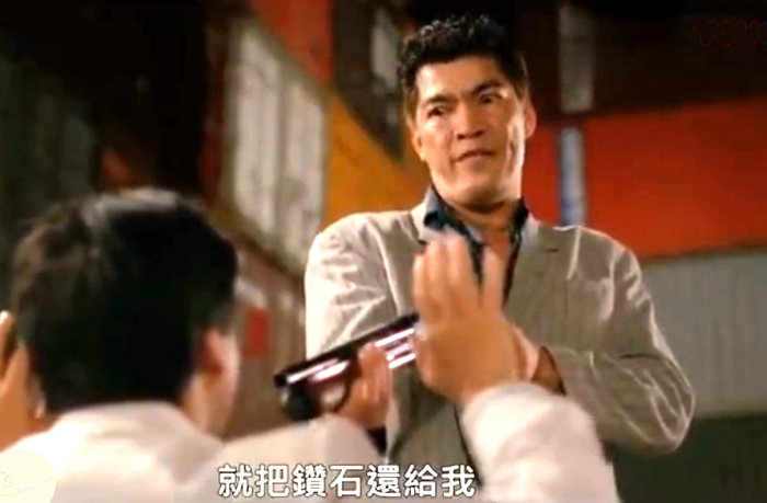 “大傻”成奎安:港片大反派,四代同堂住乡下,还被选为村长|李修贤|梁小龙_新浪新闻
