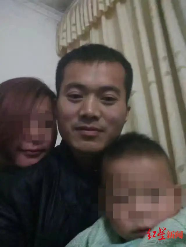 肖珍莉生前和家人图据李梅朋友圈