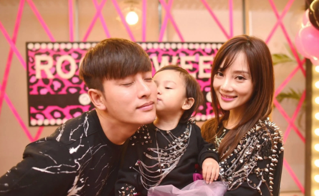 贾乃亮李小璐复合都没确定就拿心中伤痛玩梗为了热度真挺拼的