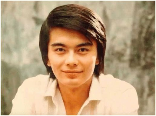 58岁“祁同伟”:四婚三离,俩儿子继承父亲基因,帅气不输小鲜肉
