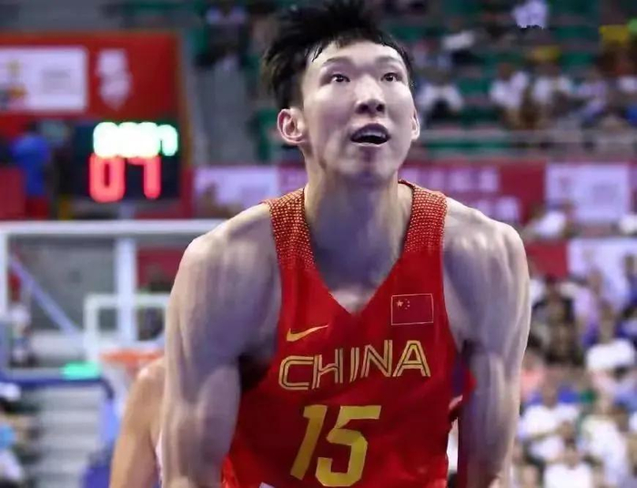 已增重14斤!周琦猛练上肢!肌肉线条太明显!对比林书豪球迷笑了