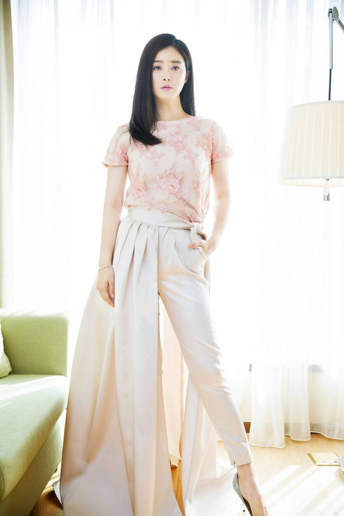 蒋欣又惊艳了微胖身材非要穿的这么宽松效果却出人意料的好