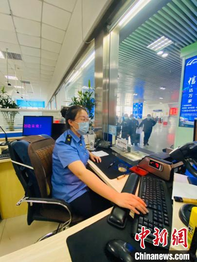 图为哈尔滨火车站售票厅。哈铁提供