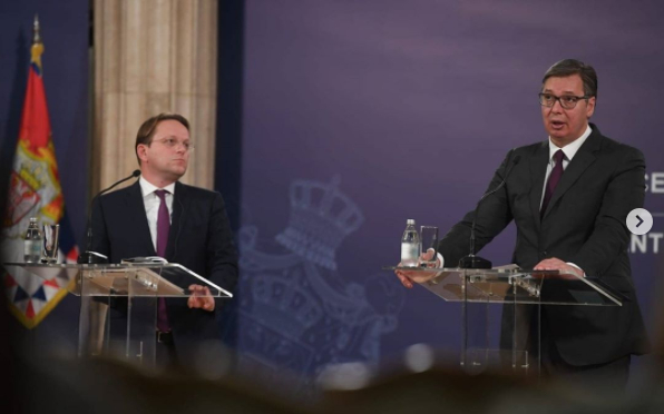 联合记者会现场，图自武契奇官方Instagram账号