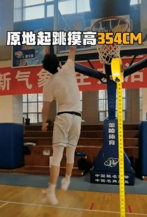 周琦cba体侧:身高2米16臂展2米31,摸高3米63不如辽宁小将!