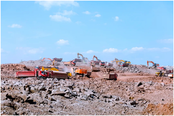 重庆龙兴足球场建设现场  两江投资集团供图