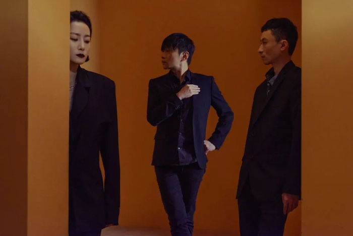 ▲重塑雕像的权利从左至右：主唱/贝斯/合成器/打击乐刘敏，主唱/吉他华东，鼓手黄锦。乐队供图