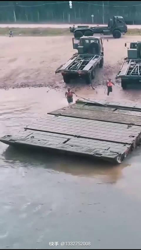 秀看舟桥兵的硬核操作