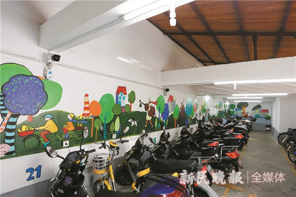 图说：汇东小区车棚改造后焕然一新 新民晚报记者 李铭珅 摄