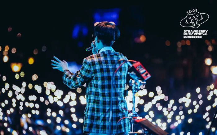 ▲李剑在草莓音乐节上。图源大波浪乐队微博