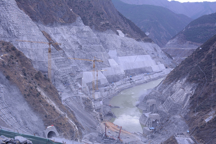正在建设中的两河口水电站