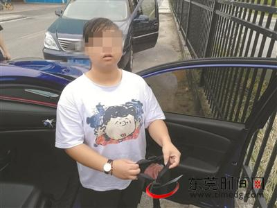 ▲被民警识破后，胡某梅承认自己藏匿了彩礼钱 石龙警方供图