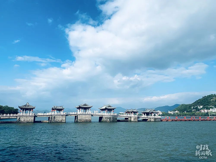 △广济桥与河北赵州桥、北京卢沟桥、福建洛阳桥并称中国四大古桥。（总台央视记者邢彬拍摄）