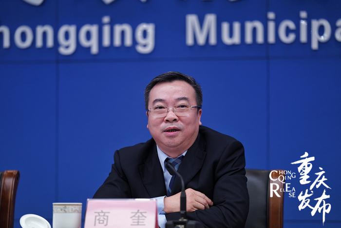 重庆高新区管委会主任商奎回答记者提问 罗嘉 摄
