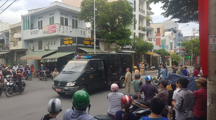  警方前往现场，图源：越南友好协会新闻网