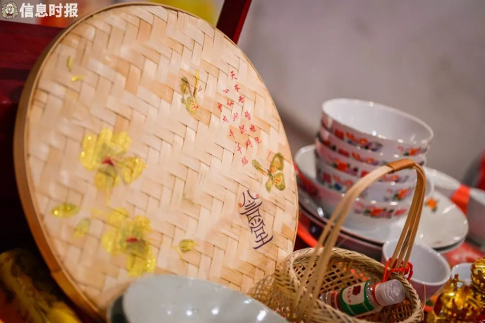 △过大礼时用到的竹盘。