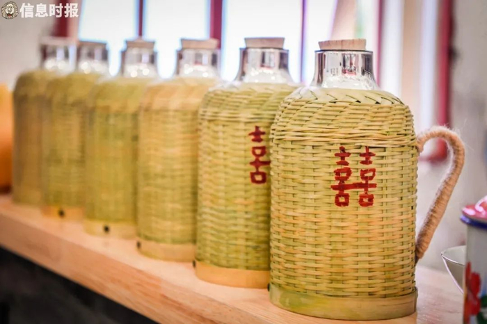 △老式保温水壶。