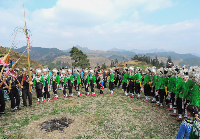 ▲芦笙舞蹈《跺月亮》