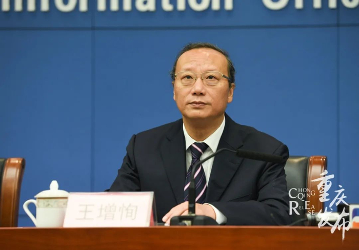 王增恂回答记者提问 邹乐 摄
