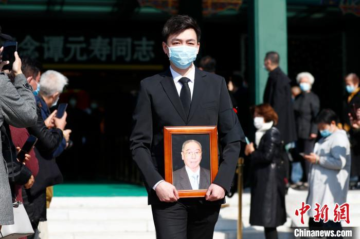 著名京剧表演艺术家谭元寿先生遗体告别仪式15日在北京八宝山殡仪馆举行 高凯 摄