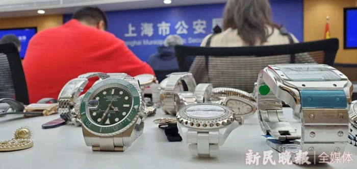 警方查获的假冒奢侈品 新民晚报首席记者 潘高峰 摄