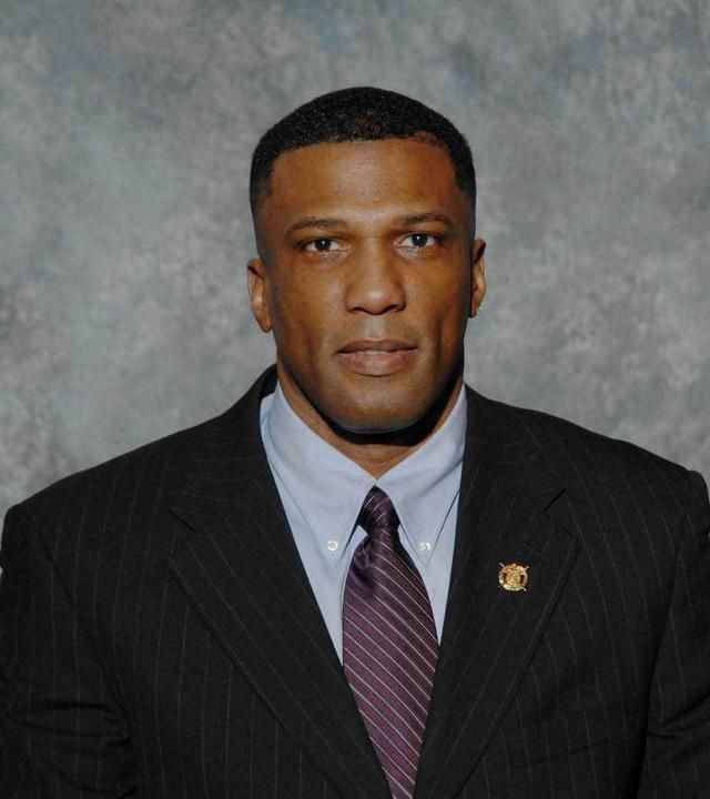 上第二位奥运会双冠王,这是之后的跨栏并世双雄阿兰约翰逊,科林杰克逊