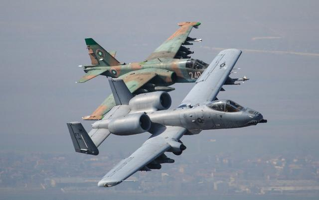 a10对战苏25谁更强?曾多次出现发动机被摧毁安全返回的例子