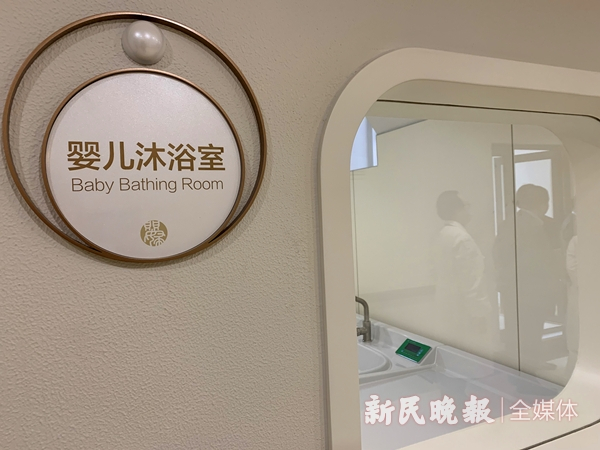 图说：住院楼内的婴儿沐浴室 