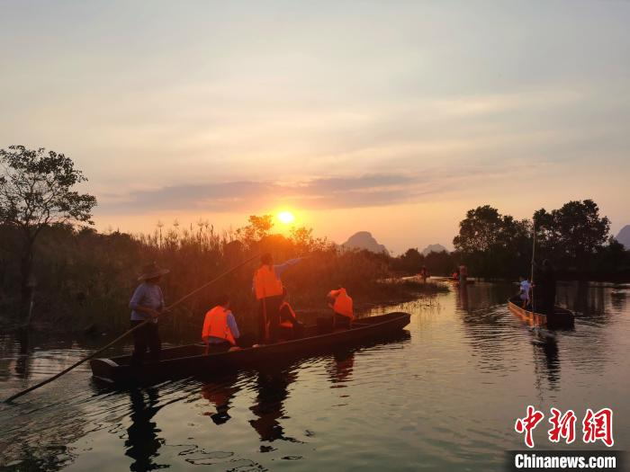 会仙国家湿地公园傍晚景色。　储玮玮 摄