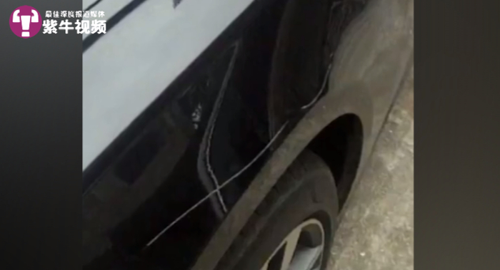 奥迪车上的划痕之前就有