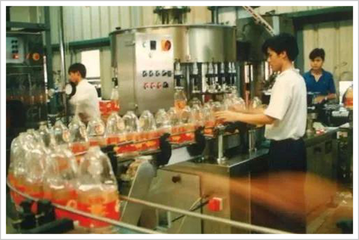 ▲1991年，第一批金龙鱼食用油正式生产上线