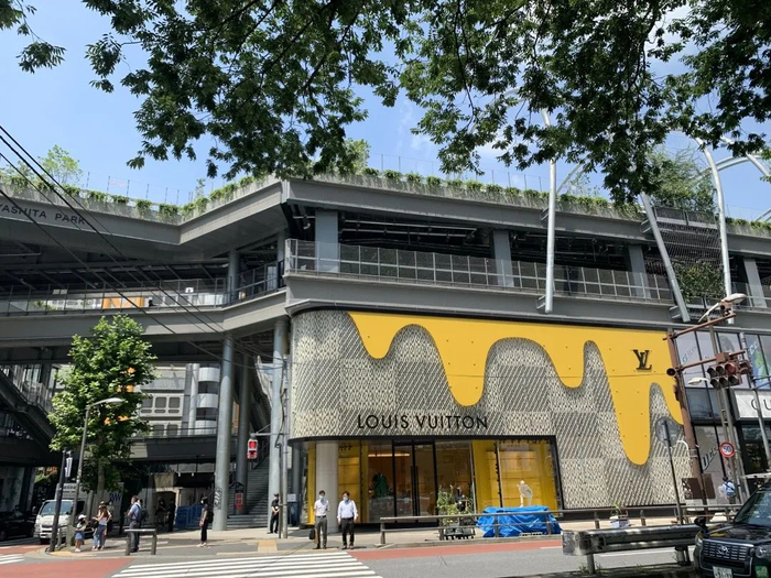 △ 全球首家 LV 男士旗舰店。摄影 | 赵慧