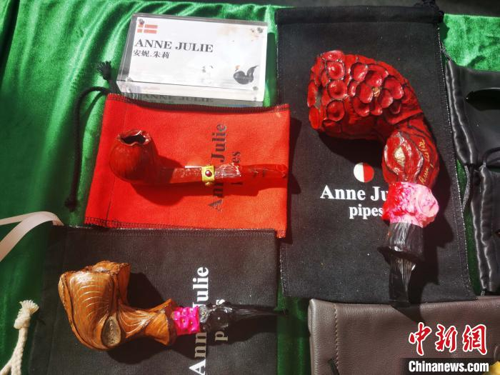 丹麦烟斗大师的作品 张桂芹 摄