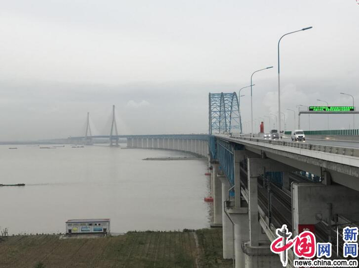 沪苏通长江公铁大桥。中国网记者 李高思/摄
