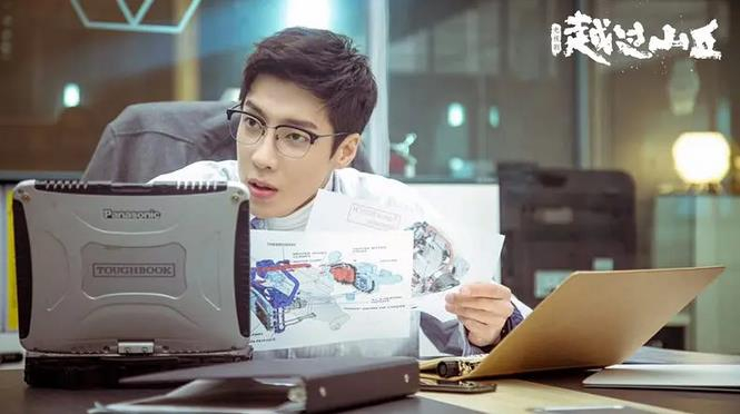  《越过山丘》剧照