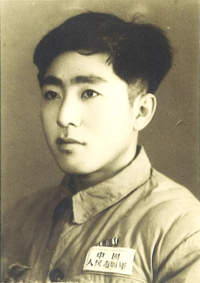 ▲王力平年轻时军装照（受访者供图）