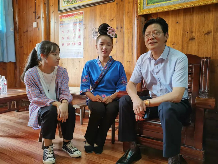 陈立群家访苗族学生。本文图片均由中青报·中青网记者尹海月/摄