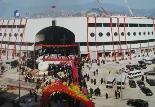 永嘉创建了全国第一个农村专业小商品批发市场“桥头纽扣市场”。永嘉县委宣传部供图。