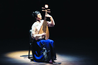 图说：沈嘉琚在2010年上海世博会闭幕式上演出