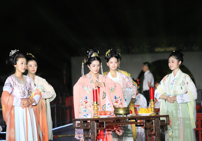 2019年秦淮中秋诗会，祭月仪式。 视觉中国 图