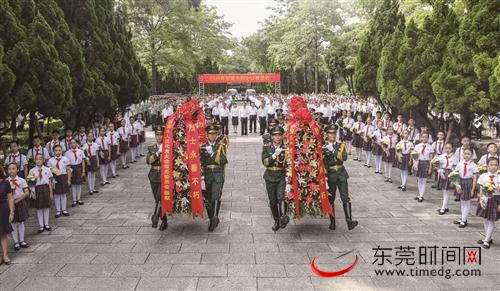 ■9月30日，2020年东莞市烈士公祭活动在东莞人民公园革命烈士纪念碑广场举行。首席记者 郑琳东 摄