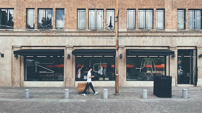 位于圆明园路上的外滩美术馆“RAM空间站”